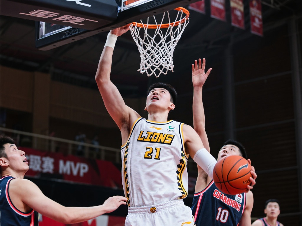 “周五快讯：胡金秋荣膺CBA常规赛最有价值球员”